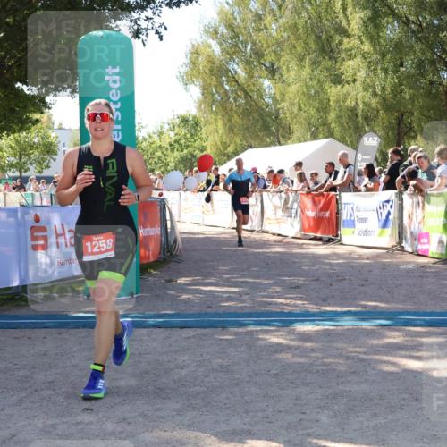 07.09.2025 - 19. Norderstedt Triathlon Zöllner http://msf.ph/oto/8779108 07.09.2025 12:36:38 Ziel 1258, 1319 meine-sportfotos.de