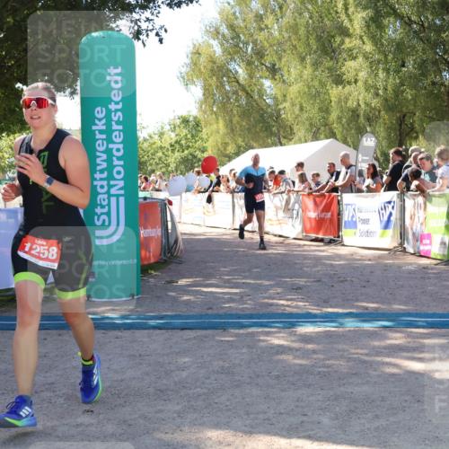 07.09.2025 - 19. Norderstedt Triathlon Zöllner http://msf.ph/oto/8779111 07.09.2025 12:36:38 Ziel 1258, 1319 meine-sportfotos.de