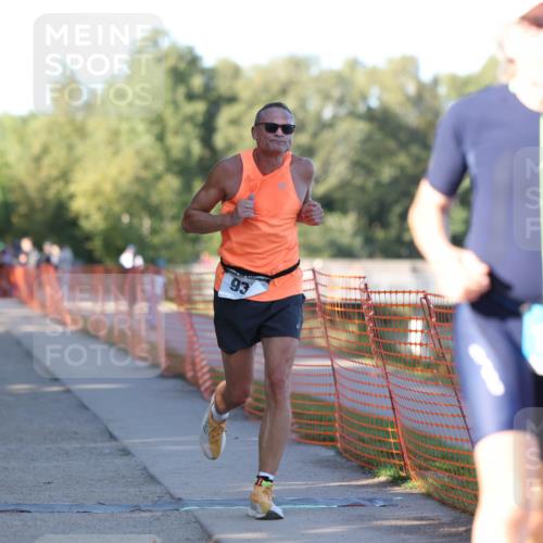 07.09.2025 - 19. Norderstedt Triathlon Michael Strokosch http://msf.ph/oto/8779123 07.09.2025 17:00:49 Laufen 889, 933, 940, 1437 meine-sportfotos.de