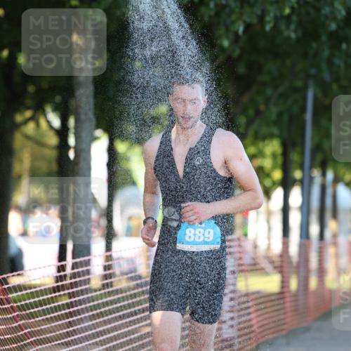 07.09.2025 - 19. Norderstedt Triathlon Michael Strokosch http://msf.ph/oto/8779163 07.09.2025 17:00:53 Laufen 889, 933 meine-sportfotos.de