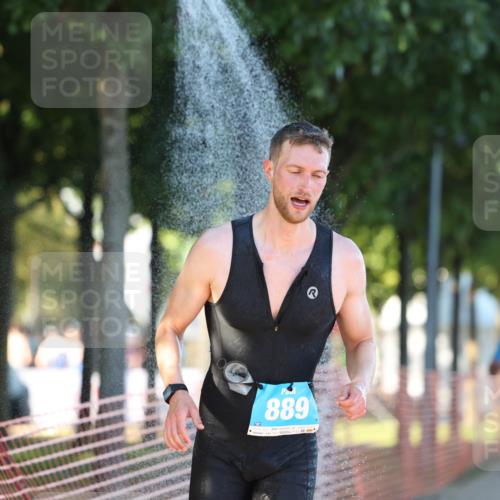 07.09.2025 - 19. Norderstedt Triathlon Michael Strokosch http://msf.ph/oto/8779170 07.09.2025 17:00:53 Laufen 889, 933 meine-sportfotos.de