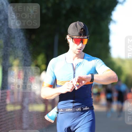 07.09.2025 - 19. Norderstedt Triathlon Michael Strokosch http://msf.ph/oto/8779188 07.09.2025 17:00:57 Laufen 883, 918 meine-sportfotos.de