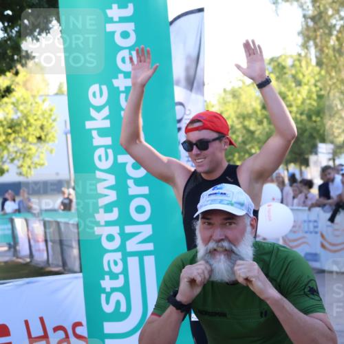 07.09.2025 - 19. Norderstedt Triathlon Zöllner http://msf.ph/oto/8779214 07.09.2025 17:29:09 Ziel 421, 886 meine-sportfotos.de