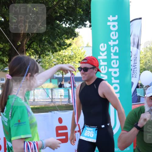 07.09.2025 - 19. Norderstedt Triathlon Zöllner http://msf.ph/oto/8779227 07.09.2025 17:29:10 Ziel 421, 886 meine-sportfotos.de