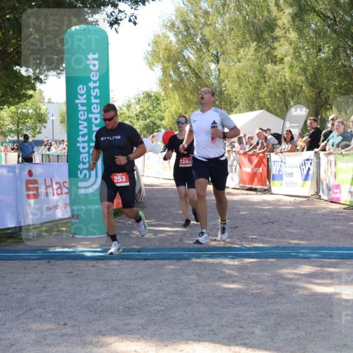 07.09.2025 - 19. Norderstedt Triathlon Zöllner http://msf.ph/oto/8779231 07.09.2025 12:37:36 Ziel 253, 280, 719, 861, 1244 meine-sportfotos.de