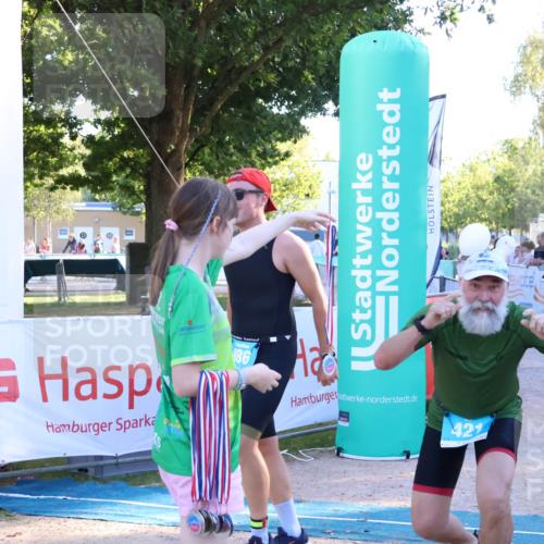 07.09.2025 - 19. Norderstedt Triathlon Zöllner http://msf.ph/oto/8779234 07.09.2025 17:29:11 Ziel 421, 886 meine-sportfotos.de