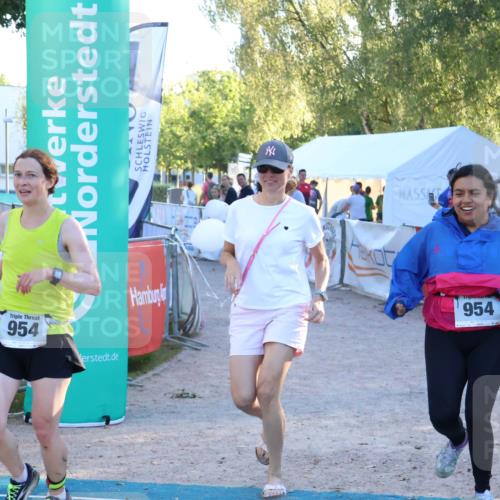 07.09.2025 - 19. Norderstedt Triathlon Zöllner http://msf.ph/oto/8779277 07.09.2025 17:29:55 Ziel 954 meine-sportfotos.de