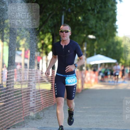 07.09.2025 - 19. Norderstedt Triathlon Michael Strokosch http://msf.ph/oto/8779282 07.09.2025 17:01:15 Laufen 1435, 1448 meine-sportfotos.de