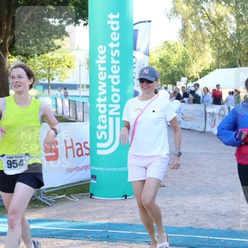 07.09.2025 - 19. Norderstedt Triathlon Zöllner http://msf.ph/oto/8779284 07.09.2025 17:29:55 Ziel 954 meine-sportfotos.de