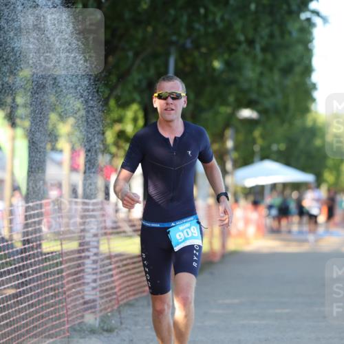 07.09.2025 - 19. Norderstedt Triathlon Michael Strokosch http://msf.ph/oto/8779285 07.09.2025 17:01:15 Laufen 1435, 1448 meine-sportfotos.de