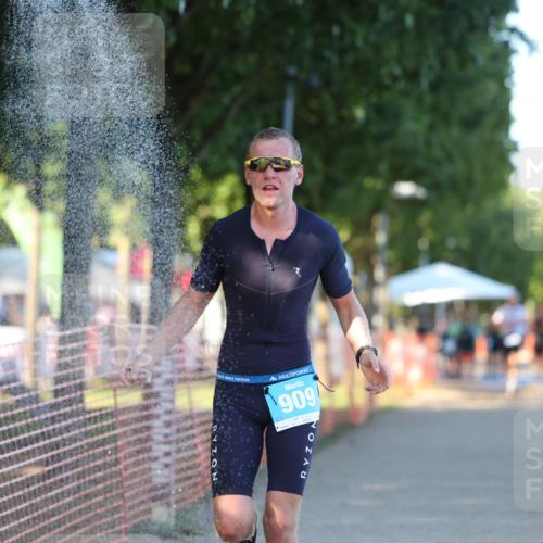 07.09.2025 - 19. Norderstedt Triathlon Michael Strokosch http://msf.ph/oto/8779288 07.09.2025 17:01:16 Laufen 1435, 1448 meine-sportfotos.de
