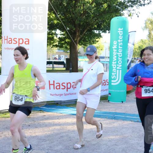 07.09.2025 - 19. Norderstedt Triathlon Zöllner http://msf.ph/oto/8779292 07.09.2025 17:29:56 Ziel 954 meine-sportfotos.de