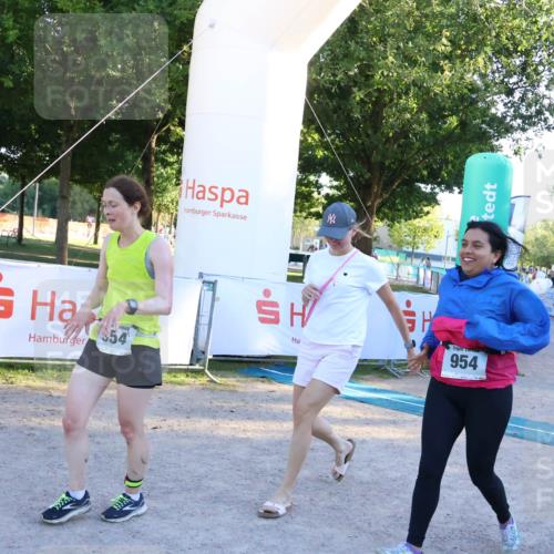 07.09.2025 - 19. Norderstedt Triathlon Zöllner http://msf.ph/oto/8779302 07.09.2025 17:29:56 Ziel 954 meine-sportfotos.de