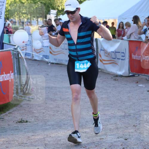 07.09.2025 - 19. Norderstedt Triathlon Zöllner http://msf.ph/oto/8779342 07.09.2025 17:30:14 Ziel 1444 meine-sportfotos.de