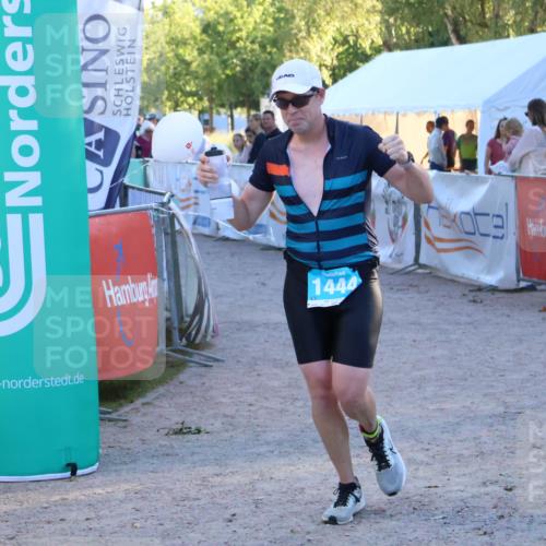 07.09.2025 - 19. Norderstedt Triathlon Zöllner http://msf.ph/oto/8779352 07.09.2025 17:30:14 Ziel 1444 meine-sportfotos.de