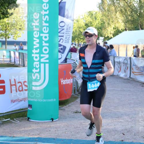 07.09.2025 - 19. Norderstedt Triathlon Zöllner http://msf.ph/oto/8779355 07.09.2025 17:30:15 Ziel 894, 1444 meine-sportfotos.de