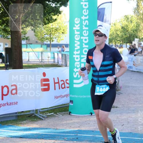 07.09.2025 - 19. Norderstedt Triathlon Zöllner http://msf.ph/oto/8779364 07.09.2025 17:30:15 Ziel 894, 1444 meine-sportfotos.de