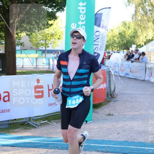 07.09.2025 - 19. Norderstedt Triathlon Zöllner http://msf.ph/oto/8779369 07.09.2025 17:30:15 Ziel 894, 1444 meine-sportfotos.de