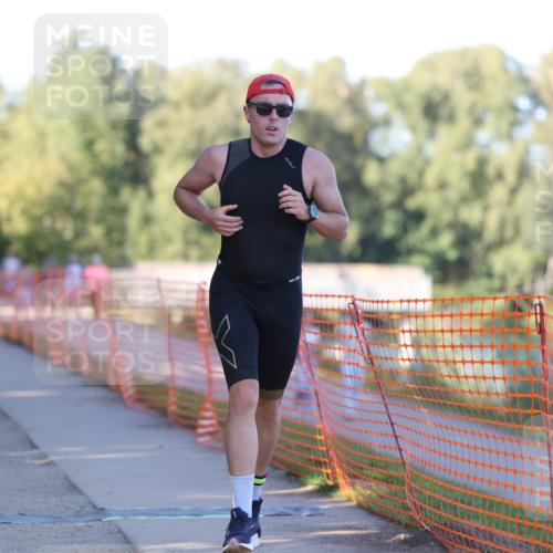07.09.2025 - 19. Norderstedt Triathlon Michael Strokosch http://msf.ph/oto/8779378 07.09.2025 17:01:35 Laufen 886, 903, 1455 meine-sportfotos.de