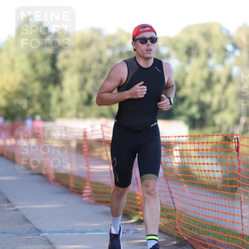 07.09.2025 - 19. Norderstedt Triathlon Michael Strokosch http://msf.ph/oto/8779384 07.09.2025 17:01:36 Laufen 886, 903, 1455 meine-sportfotos.de
