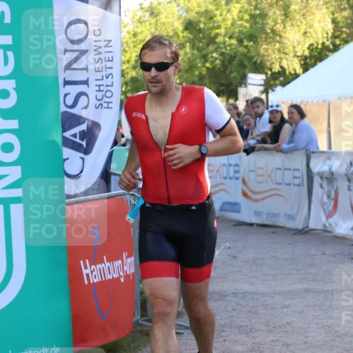 07.09.2025 - 19. Norderstedt Triathlon Zöllner http://msf.ph/oto/8779392 07.09.2025 17:30:20 Ziel 894, 1444 meine-sportfotos.de