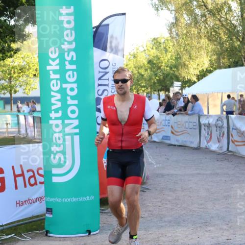07.09.2025 - 19. Norderstedt Triathlon Zöllner http://msf.ph/oto/8779401 07.09.2025 17:30:20 Ziel 894, 1444 meine-sportfotos.de