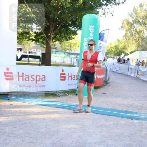 07.09.2025 - 19. Norderstedt Triathlon Zöllner http://msf.ph/oto/8779421 07.09.2025 17:30:21 Ziel 894 meine-sportfotos.de