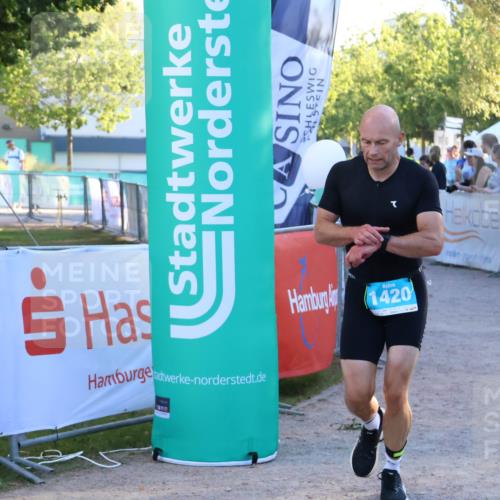 07.09.2025 - 19. Norderstedt Triathlon Zöllner http://msf.ph/oto/8779478 07.09.2025 17:31:15 Ziel 1420 meine-sportfotos.de
