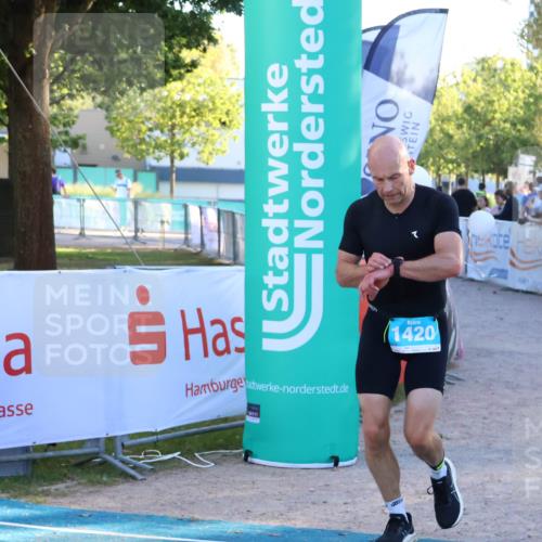 07.09.2025 - 19. Norderstedt Triathlon Zöllner http://msf.ph/oto/8779482 07.09.2025 17:31:15 Ziel 1420 meine-sportfotos.de