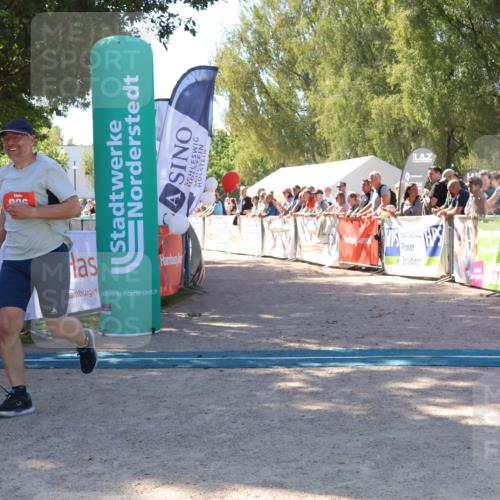 07.09.2025 - 19. Norderstedt Triathlon Zöllner http://msf.ph/oto/8779566 07.09.2025 12:39:44 Ziel 826, 849 meine-sportfotos.de