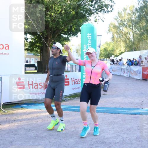 07.09.2025 - 19. Norderstedt Triathlon Zöllner http://msf.ph/oto/8779620 07.09.2025 17:32:01 Ziel 914, 1400, 1442 meine-sportfotos.de