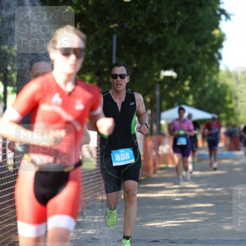 07.09.2025 - 19. Norderstedt Triathlon Michael Strokosch http://msf.ph/oto/8779646 07.09.2025 15:59:28 Laufen 408, 1404, 1422 meine-sportfotos.de