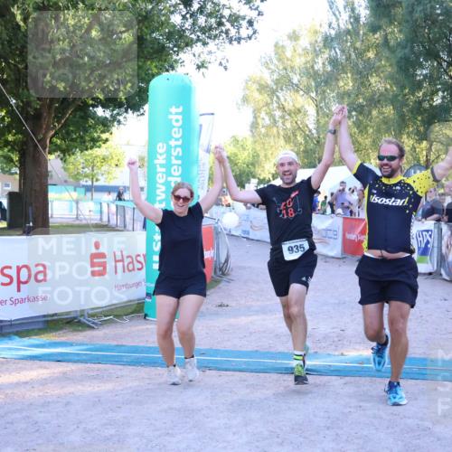 07.09.2025 - 19. Norderstedt Triathlon Zöllner http://msf.ph/oto/8779702 07.09.2025 17:32:28 Ziel 935 meine-sportfotos.de