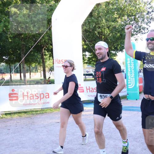 07.09.2025 - 19. Norderstedt Triathlon Zöllner http://msf.ph/oto/8779714 07.09.2025 17:32:29 Ziel 935 meine-sportfotos.de