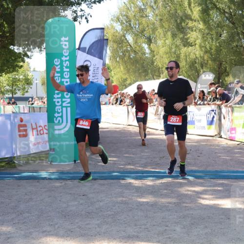 07.09.2025 - 19. Norderstedt Triathlon Zöllner http://msf.ph/oto/8779824 07.09.2025 12:42:03 Ziel 287, 823, 846 meine-sportfotos.de