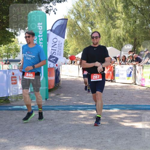 07.09.2025 - 19. Norderstedt Triathlon Zöllner http://msf.ph/oto/8779830 07.09.2025 12:42:04 Ziel 287, 823, 846 meine-sportfotos.de