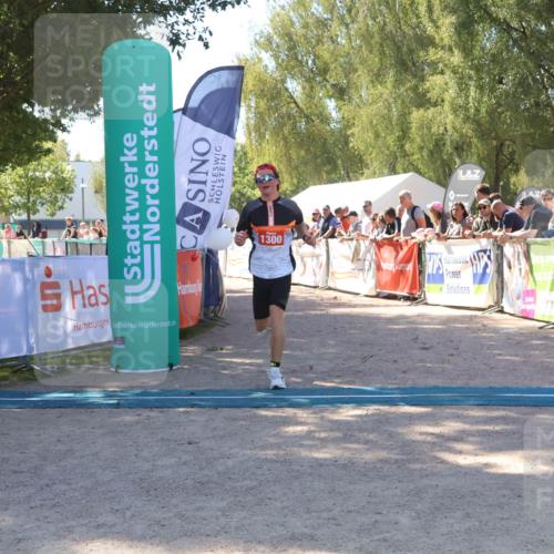 07.09.2025 - 19. Norderstedt Triathlon Zöllner http://msf.ph/oto/8779900 07.09.2025 12:42:38 Ziel 215, 1300 meine-sportfotos.de