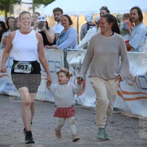 07.09.2025 - 19. Norderstedt Triathlon Zöllner http://msf.ph/oto/8779904 07.09.2025 17:33:36 Ziel 957 meine-sportfotos.de