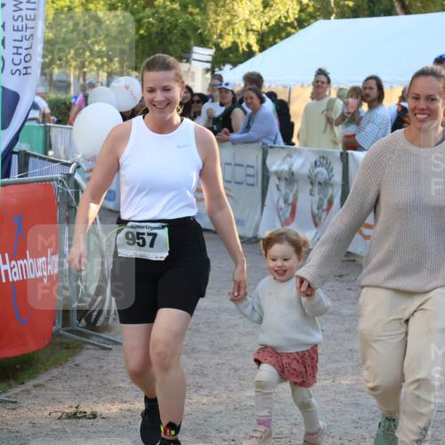 07.09.2025 - 19. Norderstedt Triathlon Zöllner http://msf.ph/oto/8779969 07.09.2025 17:33:39 Ziel 957 meine-sportfotos.de