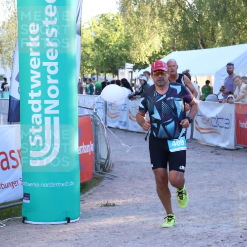 07.09.2025 - 19. Norderstedt Triathlon Zöllner http://msf.ph/oto/8780010 07.09.2025 17:34:16 Ziel 409, 910 meine-sportfotos.de
