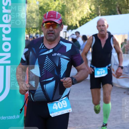 07.09.2025 - 19. Norderstedt Triathlon Zöllner http://msf.ph/oto/8780026 07.09.2025 17:34:17 Ziel 409, 432, 910 meine-sportfotos.de