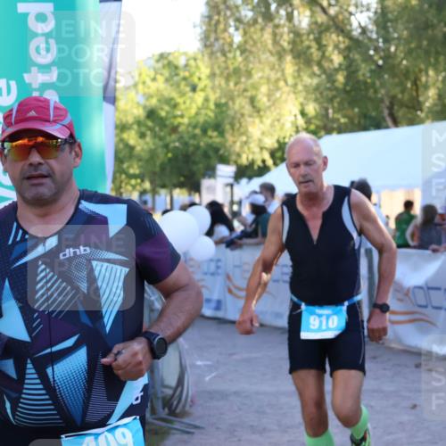 07.09.2025 - 19. Norderstedt Triathlon Zöllner http://msf.ph/oto/8780034 07.09.2025 17:34:17 Ziel 409, 432, 910 meine-sportfotos.de
