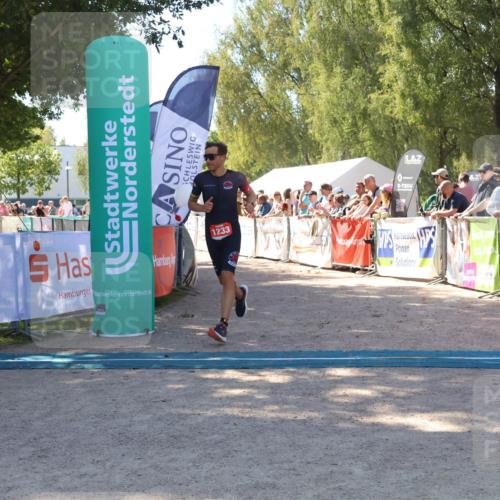 07.09.2025 - 19. Norderstedt Triathlon Zöllner http://msf.ph/oto/8780057 07.09.2025 12:46:45 Ziel 1233 meine-sportfotos.de