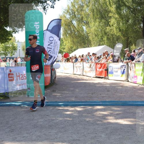 07.09.2025 - 19. Norderstedt Triathlon Zöllner http://msf.ph/oto/8780063 07.09.2025 12:46:45 Ziel 1233 meine-sportfotos.de