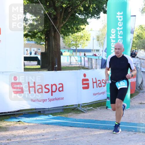 07.09.2025 - 19. Norderstedt Triathlon Zöllner http://msf.ph/oto/8780116 07.09.2025 17:34:23 Ziel 432, 910 meine-sportfotos.de