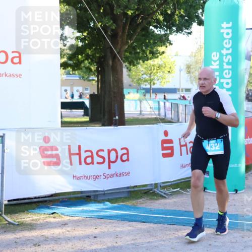 07.09.2025 - 19. Norderstedt Triathlon Zöllner http://msf.ph/oto/8780119 07.09.2025 17:34:23 Ziel 432, 910 meine-sportfotos.de