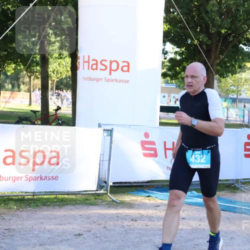 07.09.2025 - 19. Norderstedt Triathlon Zöllner http://msf.ph/oto/8780139 07.09.2025 17:34:24 Ziel 432, 910 meine-sportfotos.de