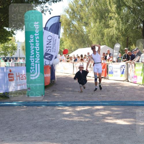 07.09.2025 - 19. Norderstedt Triathlon Zöllner http://msf.ph/oto/8780143 07.09.2025 12:47:12 Ziel 697 meine-sportfotos.de