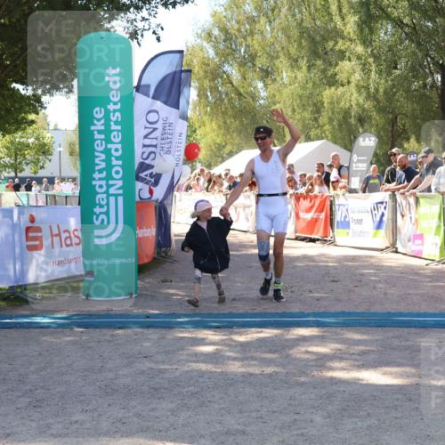 07.09.2025 - 19. Norderstedt Triathlon Zöllner http://msf.ph/oto/8780155 07.09.2025 12:47:13 Ziel 697 meine-sportfotos.de