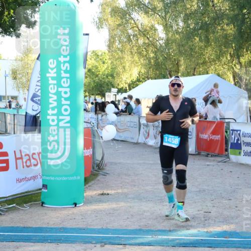 07.09.2025 - 19. Norderstedt Triathlon Zöllner http://msf.ph/oto/8780187 07.09.2025 17:35:03 Ziel 1458 meine-sportfotos.de